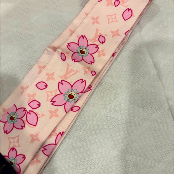 ***SOLD*** Louis Vuitton x Murakami 2025 Cherry Blossom Pink Bandeau Scarf- NIB - Picture 8 of 14